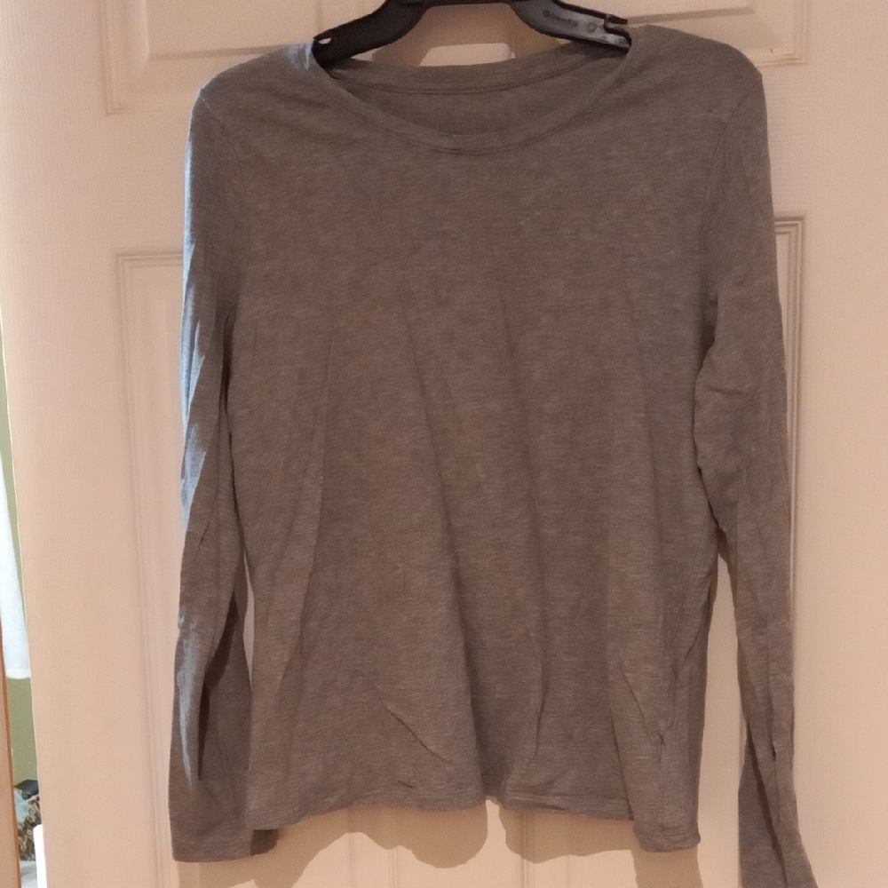 No Boundaries Women's Gray Long-sleeved T-shirt Size Medium